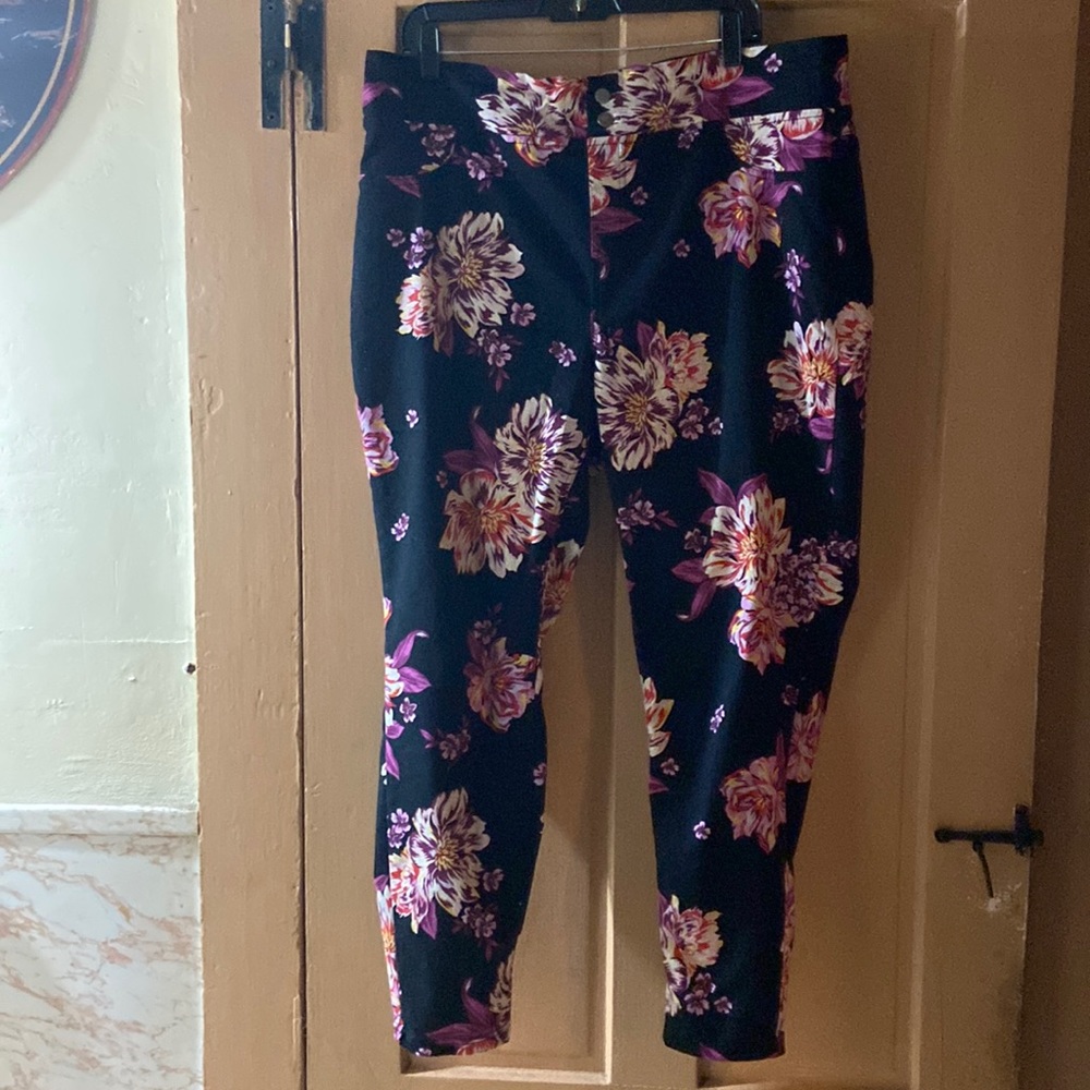 Terra & Skye floral pull on pants